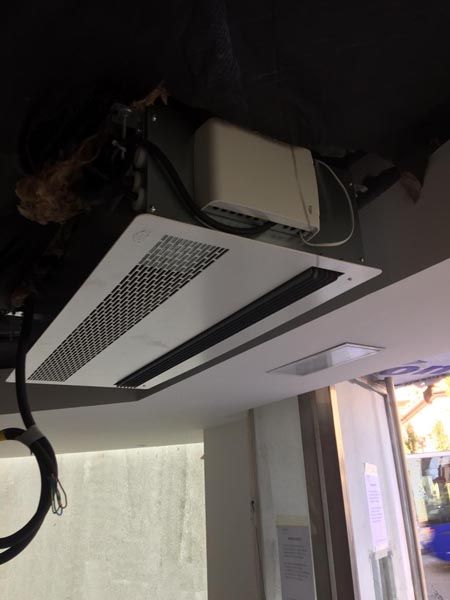 Montaje de equipo climatización en techo